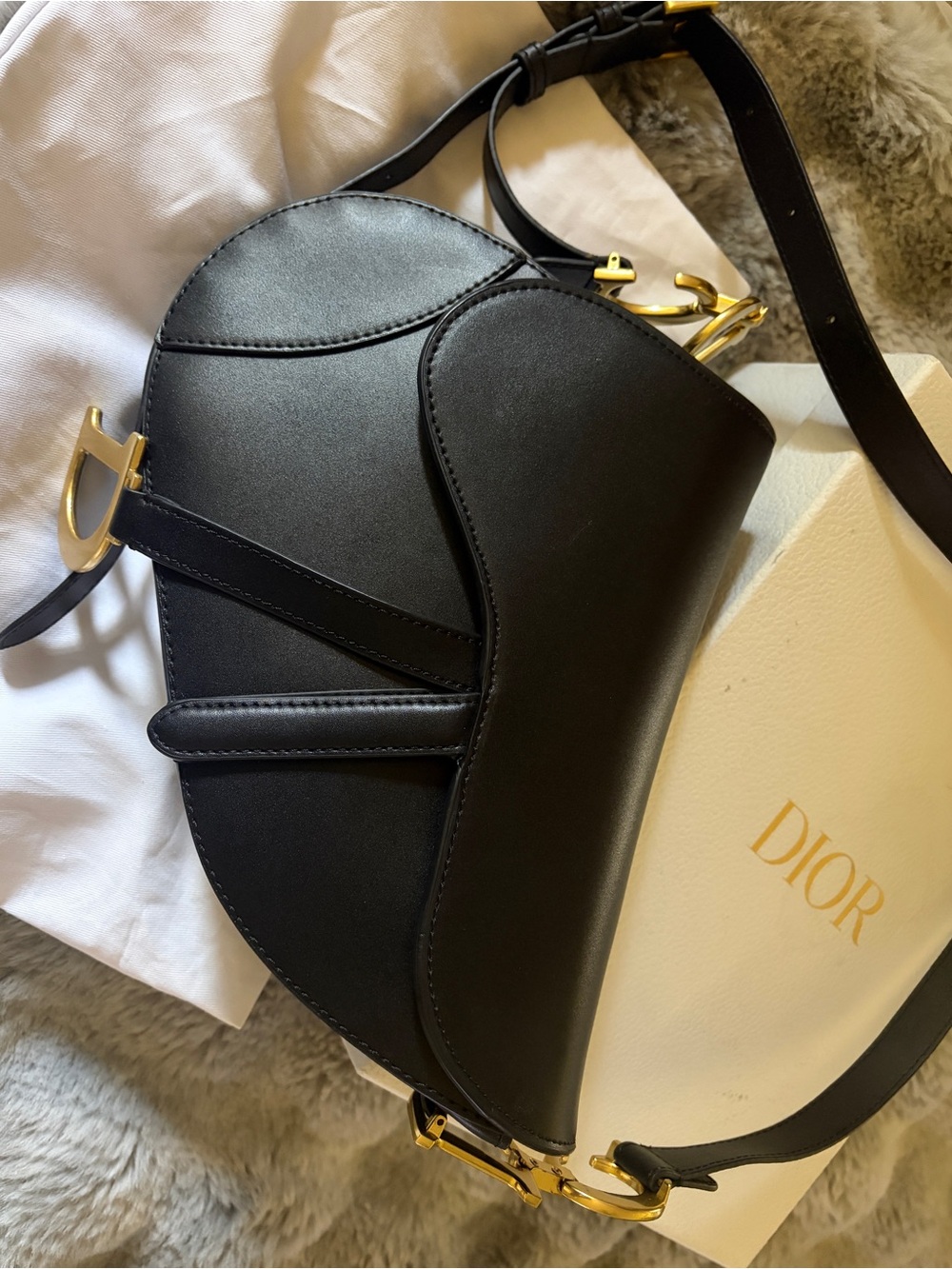 Dior Black Leather Saddle Crossbody w/Gold 'D'Charm check pictures read messages - Picture 2 of 15